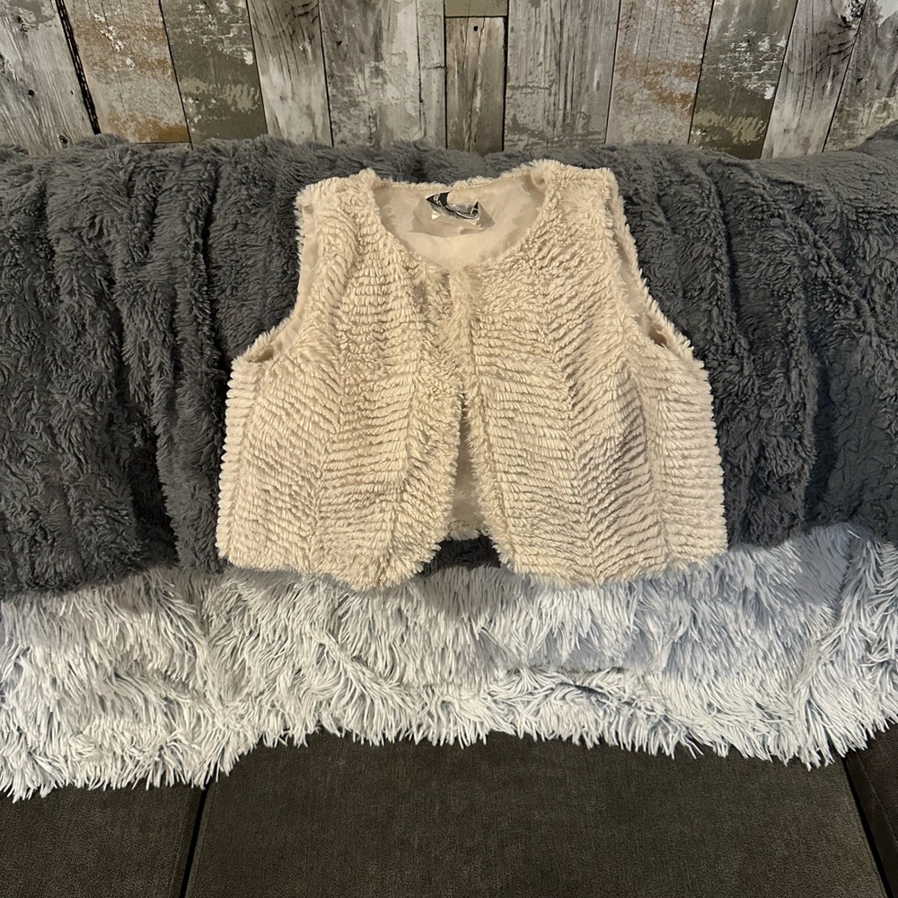Rare edition Faux fur vest, Girl size 6